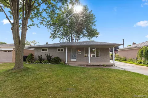 27737 Groveland St, Roseville, MI 48066