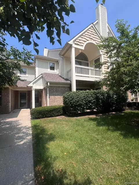 208 Oakbrooke Dr #3, South Lyon, MI 48178
