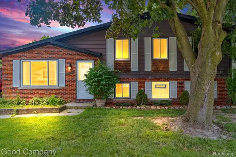 28779 Mercury Ln, Chesterfield, MI 48047
