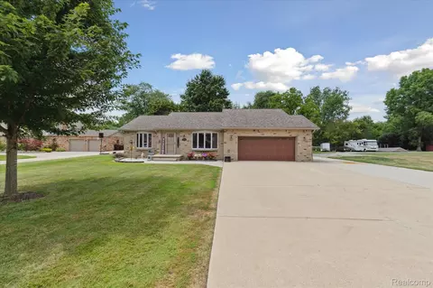 5350 Lathrop St, Trenton, MI 48183