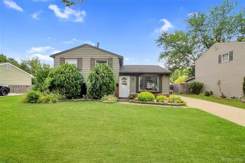 23065 Belton St, Flat Rock, MI 48134