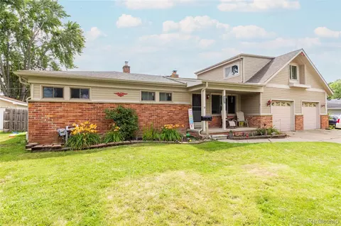 36230 N Price Dr, Clinton Township, MI 48035