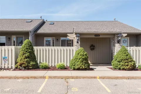 61726 Valley Frg, South Lyon, MI 48178