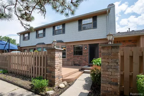 1891 Vine Way Dr #29, Canton, MI 48188