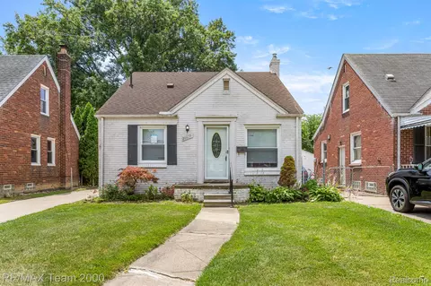20672 Fleetwood Dr, Harper Woods, MI 48225