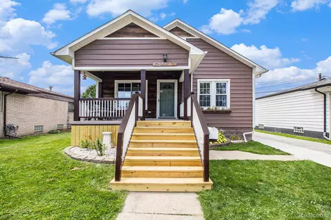 28207 Gladstone St, Saint Clair Shores, MI 48081
