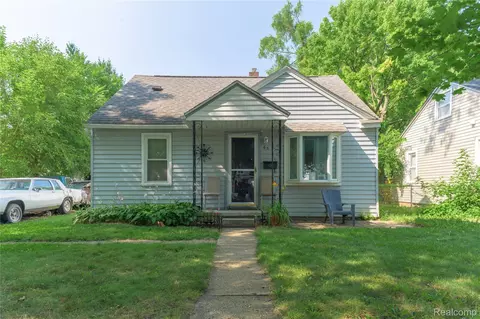 65 E Hopkins Ave, Pontiac, MI 48340