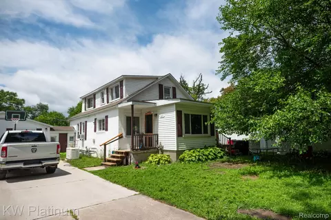 3427 Elk St, Port Huron, MI 48060