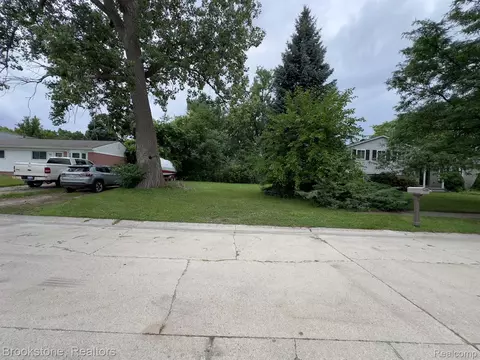 00 Maynard, Clinton, MI 48035