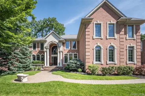4575 Forest Edge Ln N, West Bloomfield, MI 48323