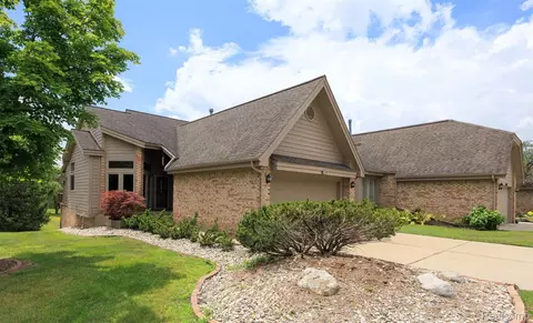 29441 S Meadowridge Dr, Farmington Hills, MI 48334