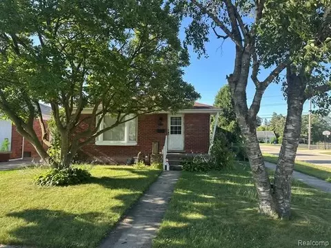 28561 Leona St, Garden City, MI 48135
