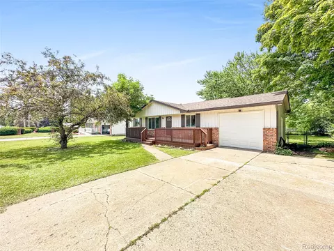 5552 Liberty Bell Rd, Grand Blanc, MI 48439