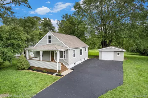 3230 Huggins Ave, Flint, MI 48506