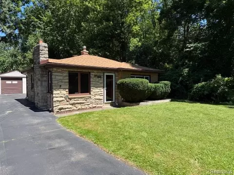 4806 Fenmore Ave, Waterford, MI 48328