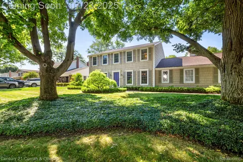 42117 Banbury Rd, Northville, MI 48168