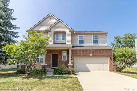 30102 Sparkleberry Dr, Southfield, MI 48076