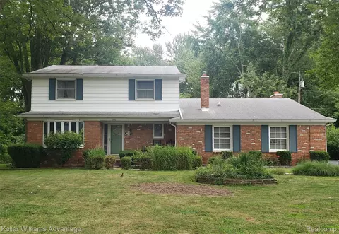25842 Sierra Dr, Novi, MI 48374