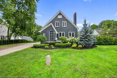 19203 Clement Rd, Northville, MI 48167