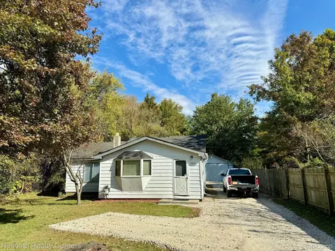 7683 Beck Rd, Van Buren, MI 48111