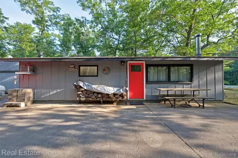 5578 Alvin Rd, Oscoda, MI 48750