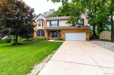 8314 Mill Pointe Ct, Goodrich, MI 48438
