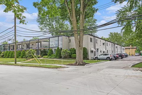3429 Hillside Dr #31, Royal Oak, MI 48073