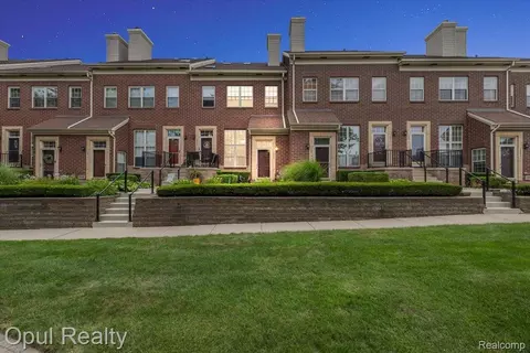 2869 Biddle Ave, Wyandotte, MI 48192