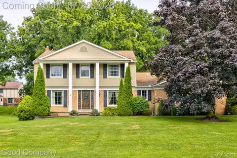 22572 Elena Dr, Farmington, MI 48335