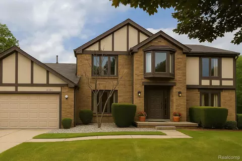 37486 Emerald Forest Dr, Farmington Hills, MI 48331