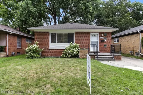 24130 Oneida St, Oak Park, MI 48237