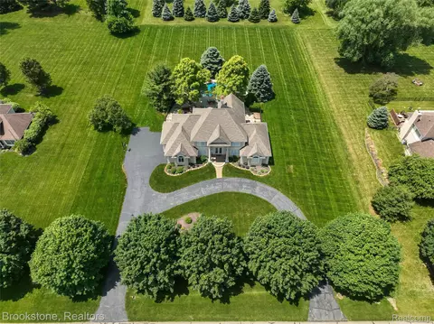 8254 Sashabaw Ridge Dr, Independence, MI 48348