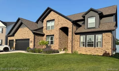12797 Woodland Ct, Southgate, MI 48195