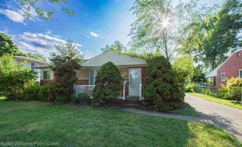 23825 Thomas St, Warren, MI 48091