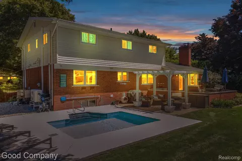 5092 Galaxy Dr, Shelby Township, MI 48316
