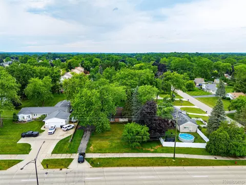 750 W Square Lake Rd, Troy, MI 48098