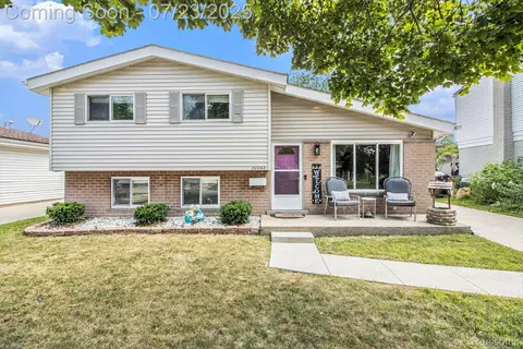 30242 Bluehill St, Roseville, MI 48066