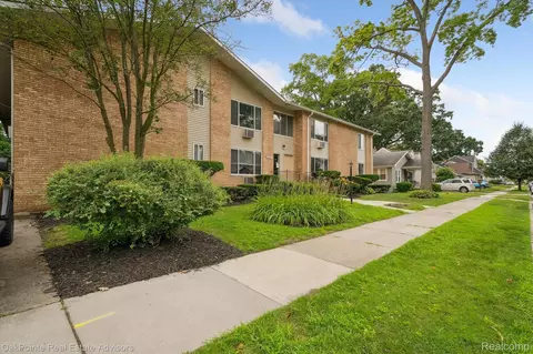 500 E Maplehurst St, Ferndale, MI 48220