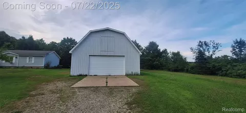 370 W Barnes Rd, Watertown, MI 48435