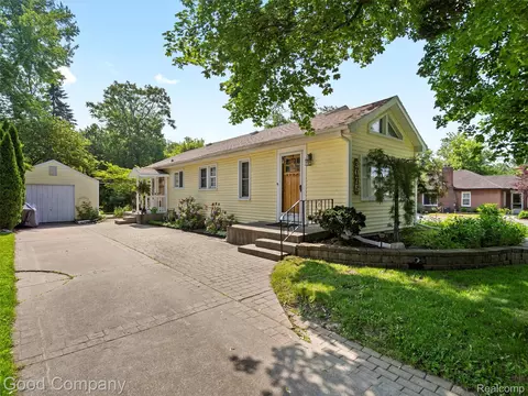 3075 Willet Ave, Rochester Hills, MI 48309