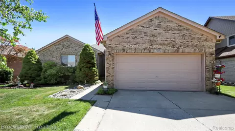 28394 Gamble Rd, Chesterfield, MI 48047