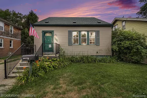 392 E Cambourne St, Ferndale, MI 48220