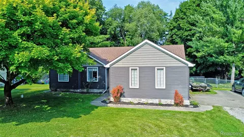 336 Brandon Hill Dr, Ortonville, MI 48462