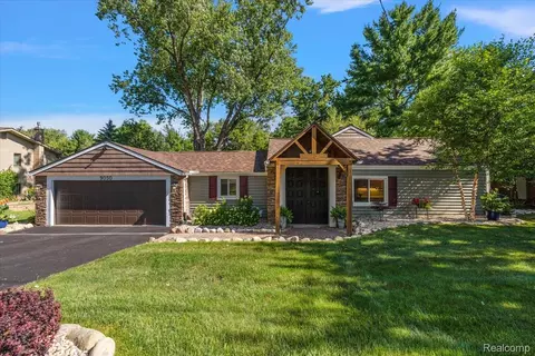 9050 Marilyn Ter, Commerce, MI 48382