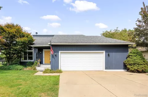 59692 Barkley Dr, Lyon, MI 48165