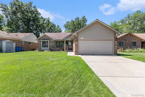 28143 Saint Louise Dr, Warren, MI 48092
