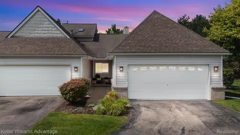 61027 Evergreen Ct, South Lyon, MI 48178