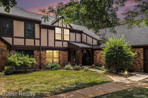2701 Williamsburg Cir #22, Auburn Hills, MI 48326