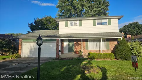 33834 Groth Dr, Sterling Heights, MI 48312