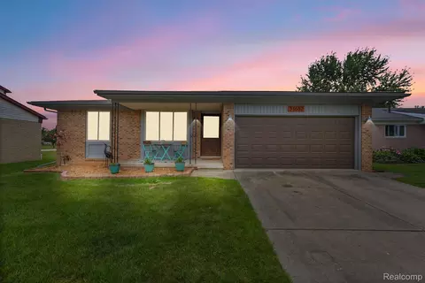 31682 Joann Dr, New Baltimore, MI 48047